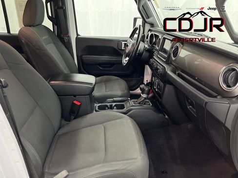 Used 2020 Jeep Wrangler Unlimited Sahara image 25