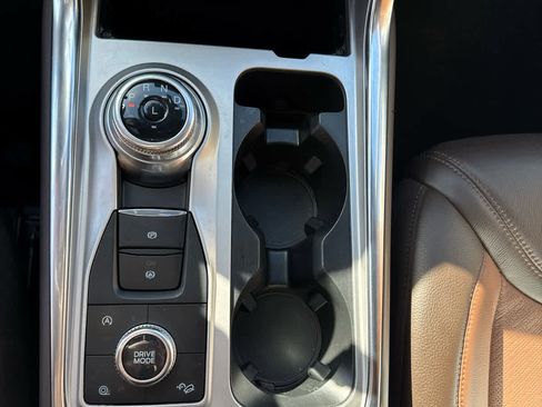 Used 2022 Ford Explorer King Ranch w/ Premium Technology Package image 21