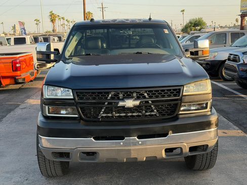 Used 2005 Chevrolet Silverado 2500 LT w/ Heavy-Duty Power Package AWD/4WD image 16