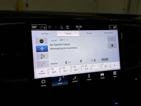 Used 2023 Chrysler Pacifica Touring-L FWD image 14