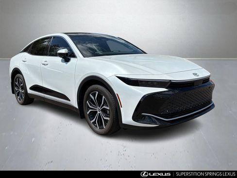 Used 2024 Toyota Crown Limited image 2