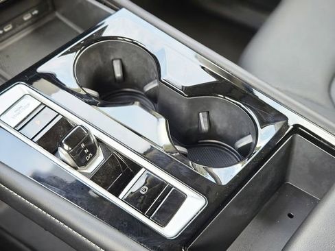 Used 2024 Volkswagen Atlas SE image 24