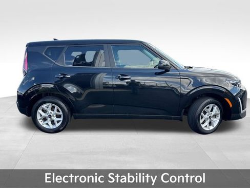 Used 2023 Kia Soul LX w/ Option Group 015 FWD image 9