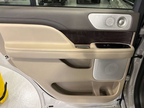 Used 2023 Lincoln Navigator Reserve AWD/4WD image 21