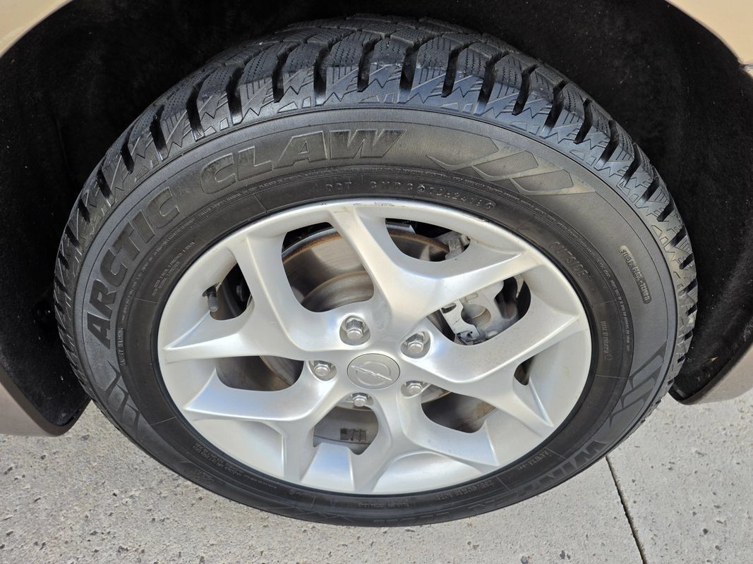 Used 2017 Chrysler Pacifica Touring-L w/ Tire & Wheel Group FWD image 26