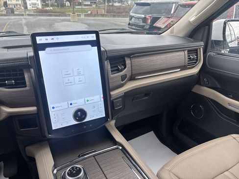 Used 2022 Ford Expedition Max Limited image 23