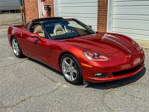 Used 2006 Chevrolet Corvette Coupe w/ Preferred Equipment Group RWD image 29