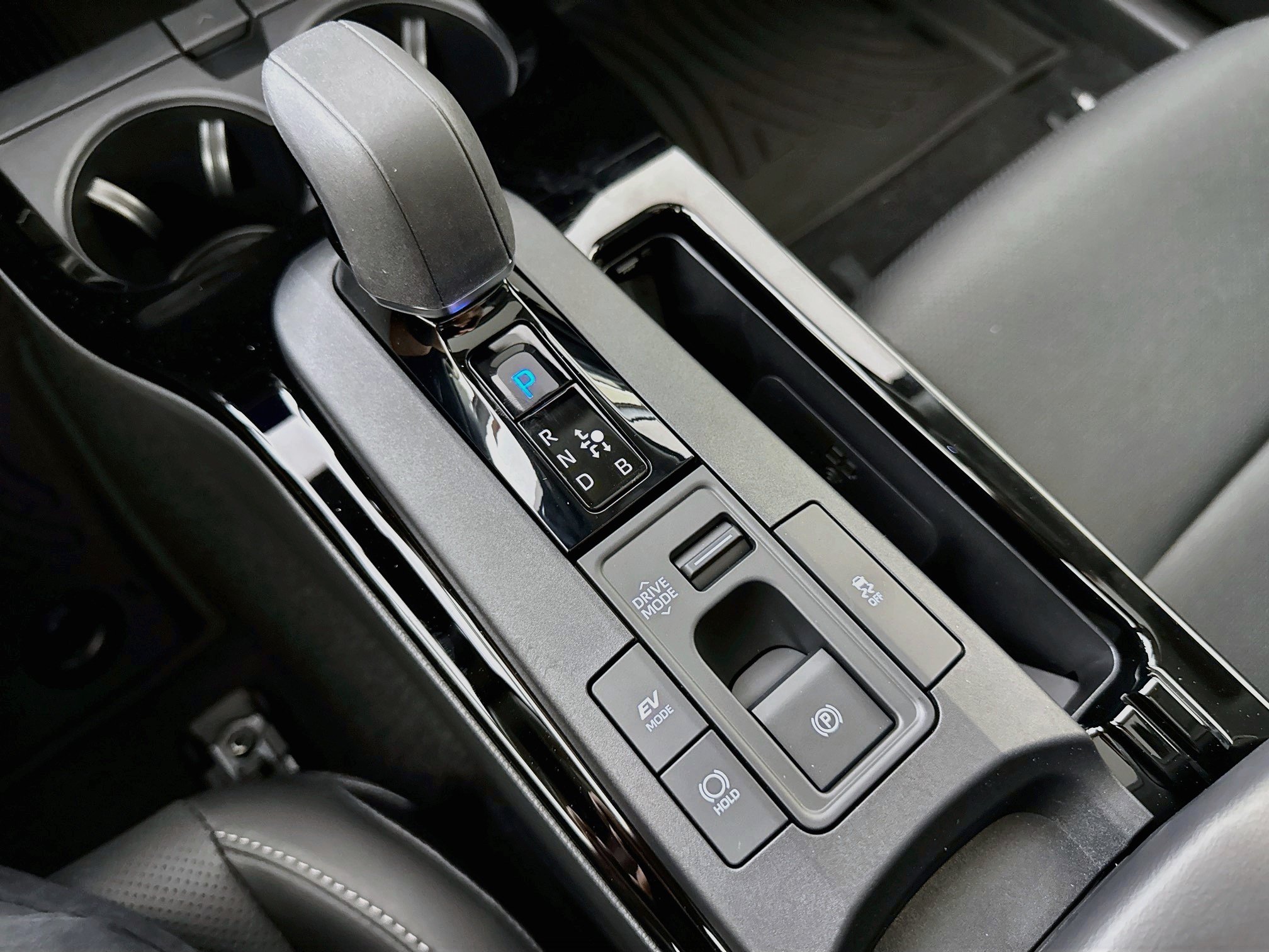 Certified 2025 Toyota Prius XLE AWD/4WD image 19