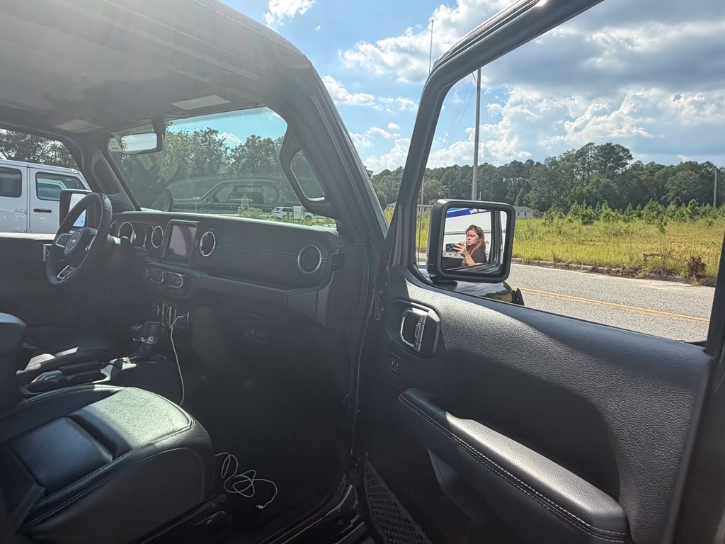 Used 2023 Jeep Wrangler Unlimited Sahara AWD/4WD image 31