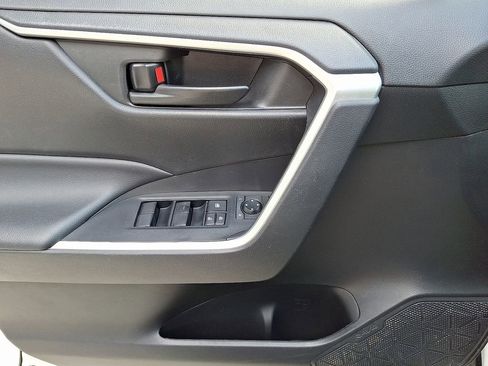 Used 2022 Toyota RAV4 LE AWD/4WD image 14