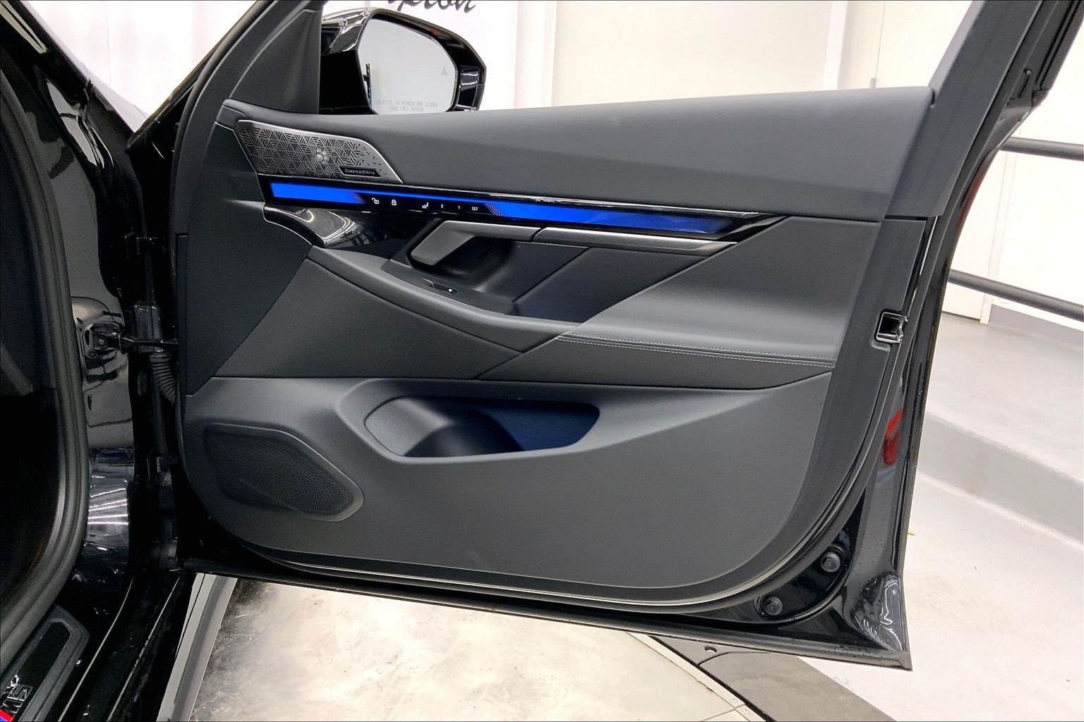 Used 2025 BMW M5 w/ Executive Package AWD/4WD image 28