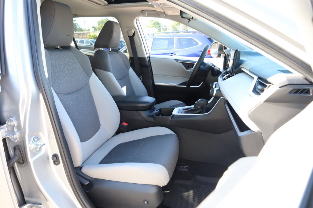 Used 2021 Toyota RAV4 XLE w/ Convenience Package AWD/4WD image 25