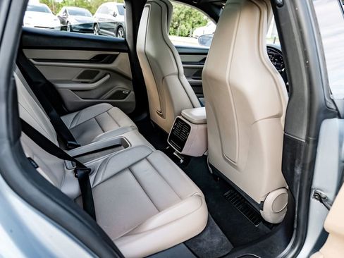 Used 2022 Porsche Taycan image 36