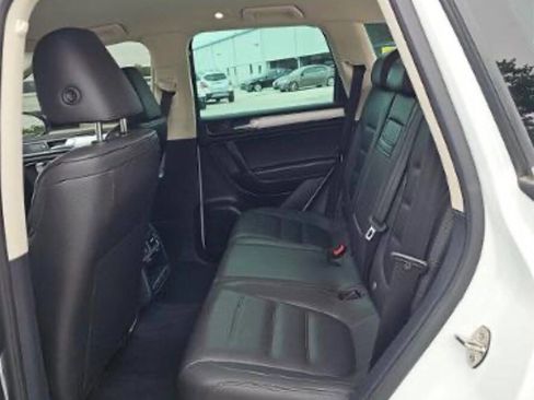 Used 2016 Volkswagen Touareg Sport AWD/4WD image 13