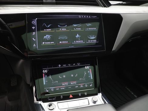 Used 2023 Audi e-tron Premium Plus w/ Premium Plus Package image 22