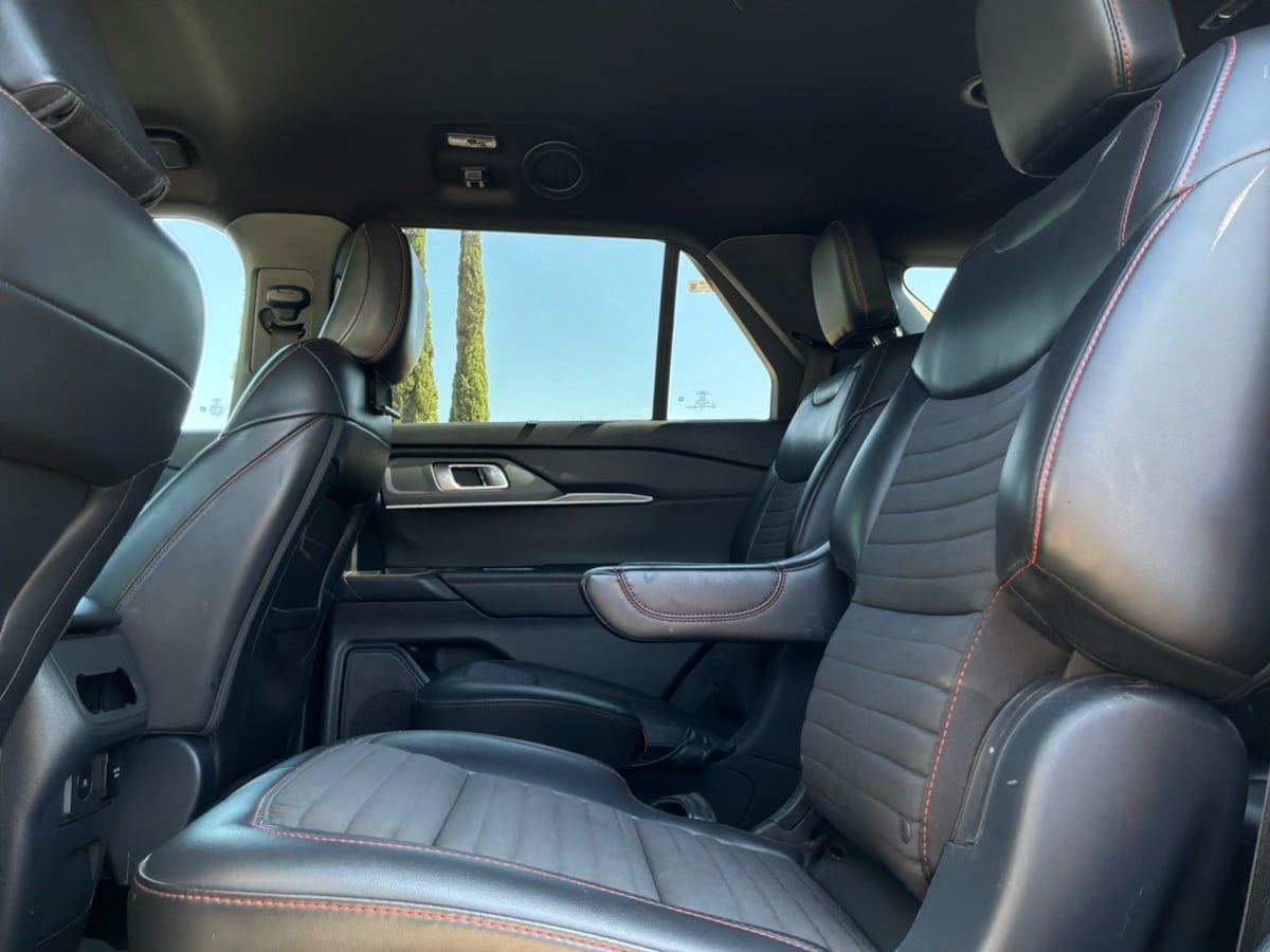 Used 2025 Ford Explorer ST-Line w/ Premium Package RWD image 19