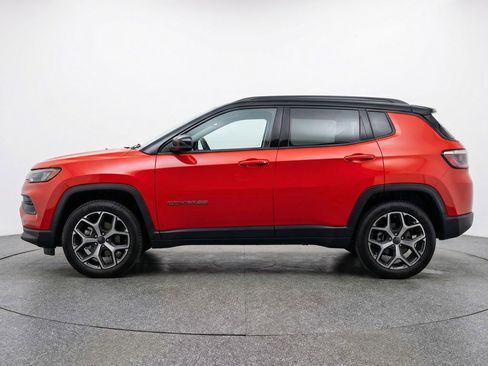 Used 2025 Jeep Compass Limited image 5