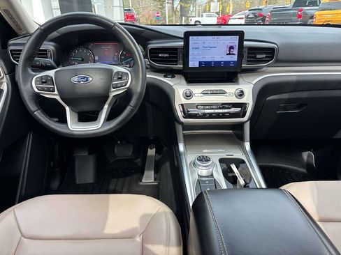 Used 2023 Ford Explorer XLT w/ Equipment Group 202A image 10