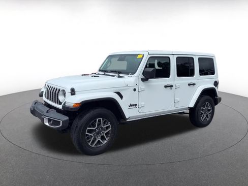 Used 2025 Jeep Wrangler Unlimited Sahara AWD/4WD image 7