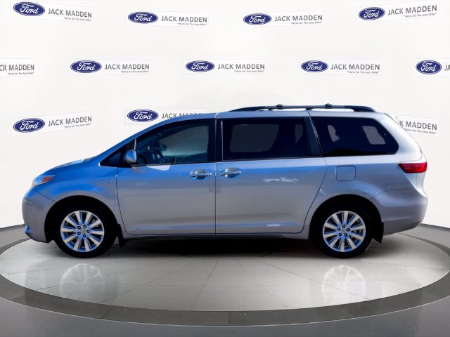 Used 2017 Toyota Sienna XLE Premium w/ Outdoor Package AWD/4WD image 2