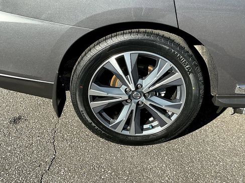 Used 2019 Nissan Pathfinder Platinum w/ Cargo Package image 9