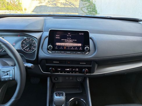 Used 2025 Nissan Rogue SV image 17