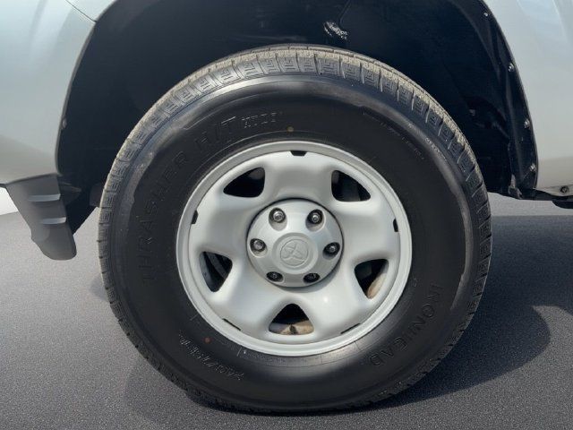 Used 2022 Toyota Tacoma SR AWD/4WD image 12