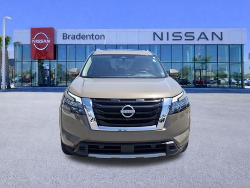 Certified 2025 Nissan Pathfinder Platinum AWD/4WD image 2