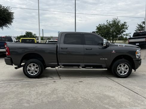 Used 2024 RAM 2500 Laramie AWD/4WD image 3