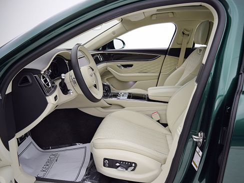 Certified 2022 Bentley Flying Spur V8 AWD/4WD image 31