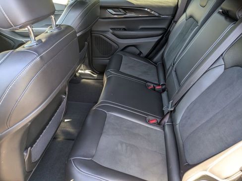 Used 2023 Jeep Grand Cherokee Altitude image 21