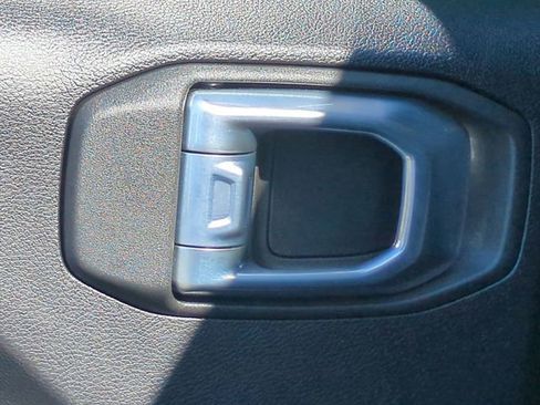 Certified 2025 Jeep Gladiator Sport AWD/4WD image 25