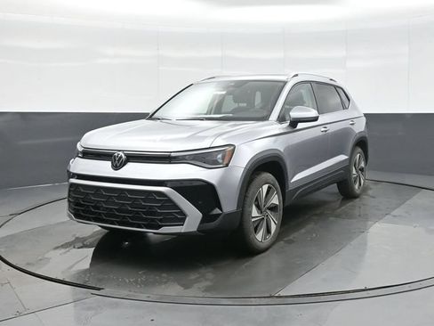 New 2026 Volkswagen Taos SE AWD/4WD image 3