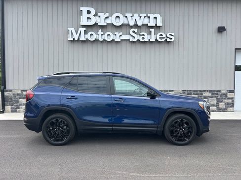 Used 2022 GMC Terrain SLE w/ Driver Convenience Package FWD image 2