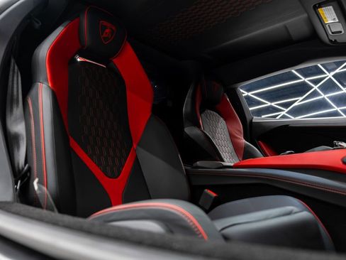 Used 2024 Lamborghini Revuelto image 43