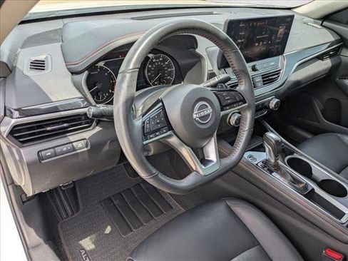 Used 2023 Nissan Altima 2.5 SR w/ SR Premium Package FWD image 10