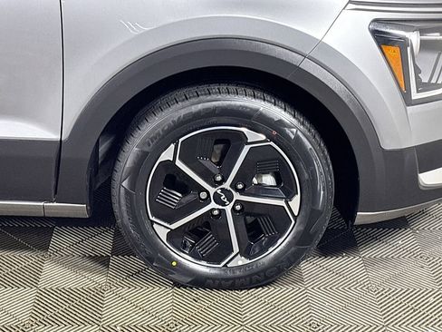 Certified 2024 Kia Niro LX FWD image 23