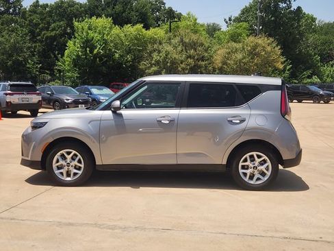 Certified 2025 Kia Soul LX w/ LX Technology Package FWD image 4