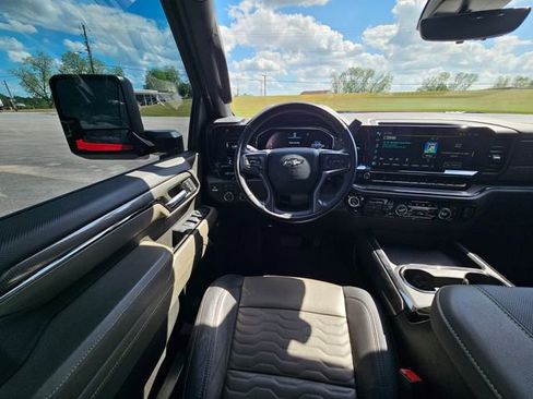 Used 2024 Chevrolet Silverado 2500 ZR2 w/ Technology Package AWD/4WD image 13