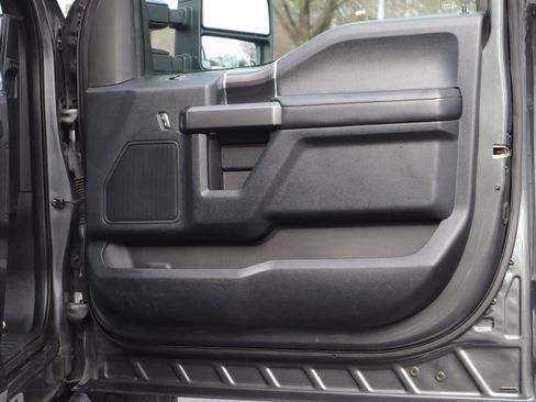 Used 2019 Ford F150 XLT w/ Equipment Group 302A Luxury image 26