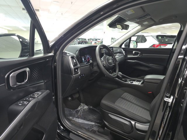 Used 2023 Kia Sorento LX AWD/4WD image 16