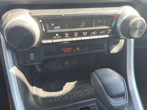 Used 2020 Toyota RAV4 LE w/ All Weather Liner Package AWD/4WD image 17