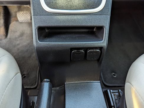 Used 2014 MAZDA MAZDA5 Sport image 25