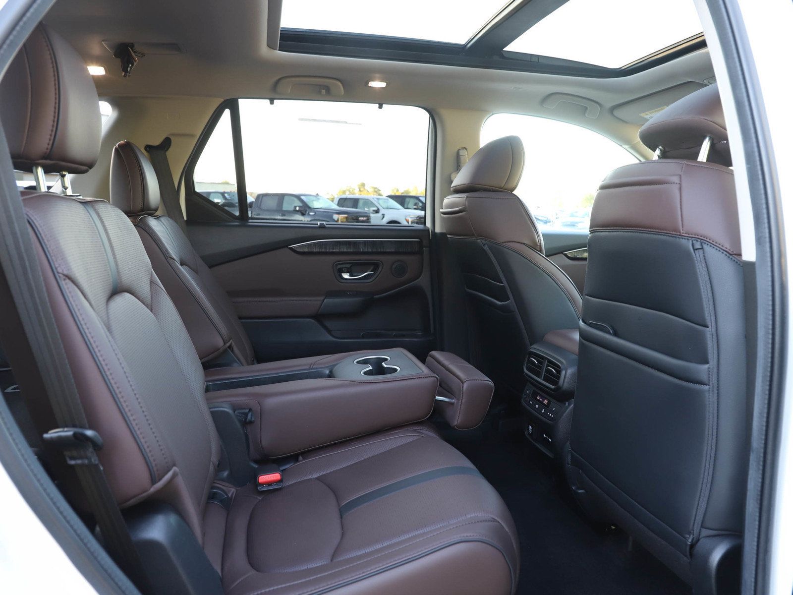 Used 2024 Honda Pilot Elite image 12