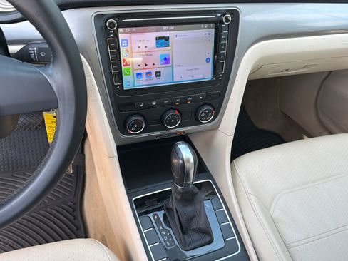 Used 2014 Volkswagen Passat 1.8T Wolfsburg Edition FWD image 26