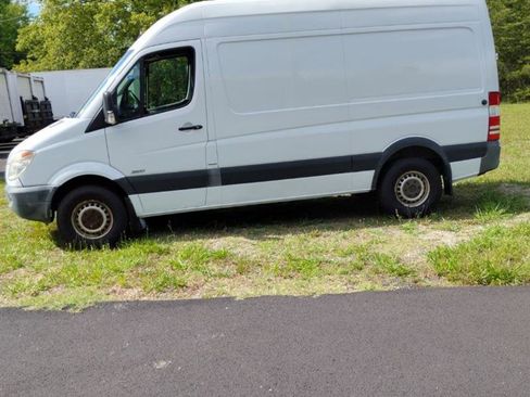 Used 2013 Mercedes-Benz Sprinter 2500 image 2