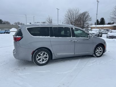 Used 2018 Chrysler Pacifica Touring-L Plus w/ Tire & Wheel Group