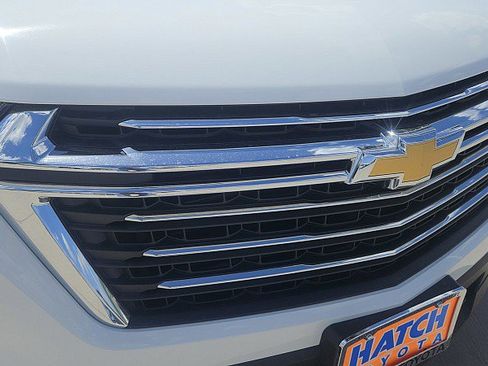 Used 2023 Chevrolet Traverse LT FWD image 3