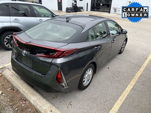 Used 2017 Toyota Prius Prime Advanced w/ Carpet Mat Package FWD image 4