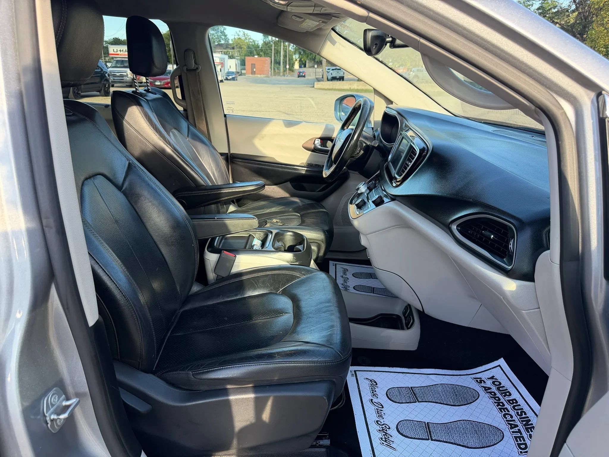 Used 2019 Chrysler Pacifica Touring-L FWD image 19